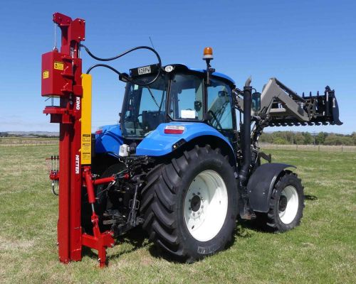 Expander rear mount mast on New Holland tractor with flashing light and grapple forks